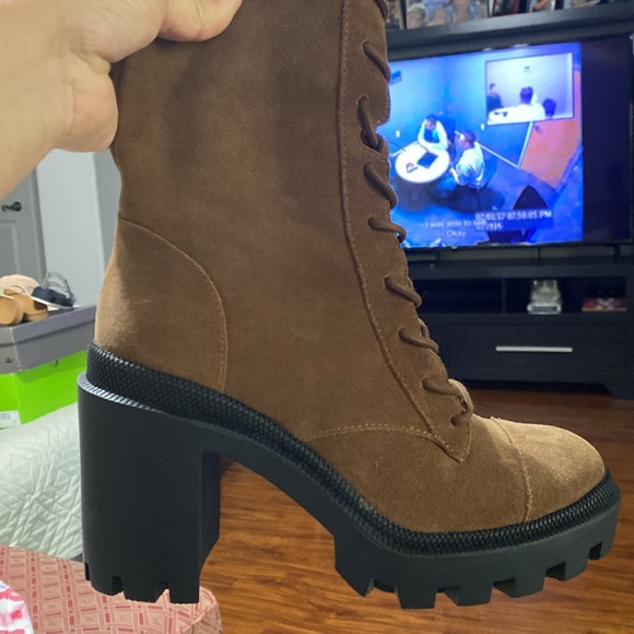 NEW GIANNI BINI SUEDE TALL COMBAT BOOTS. SIZE 6. - Picture 4 of 6